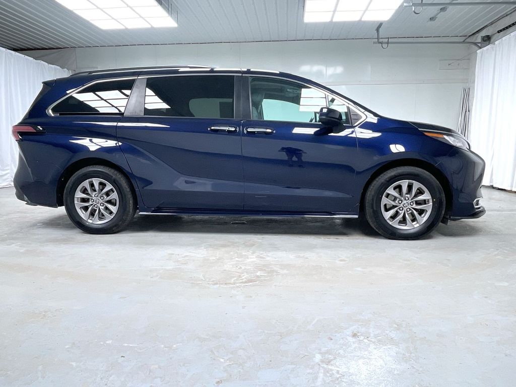 Used 2022 Toyota Sienna XLE with VIN 5TDYSKFC6NS044728 for sale in Swanzey, NH