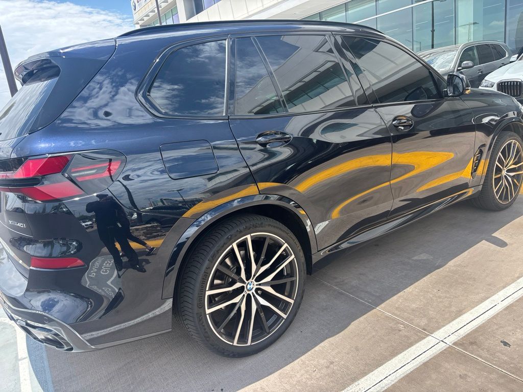Used 2025 Black BMW xDrive40i image 5