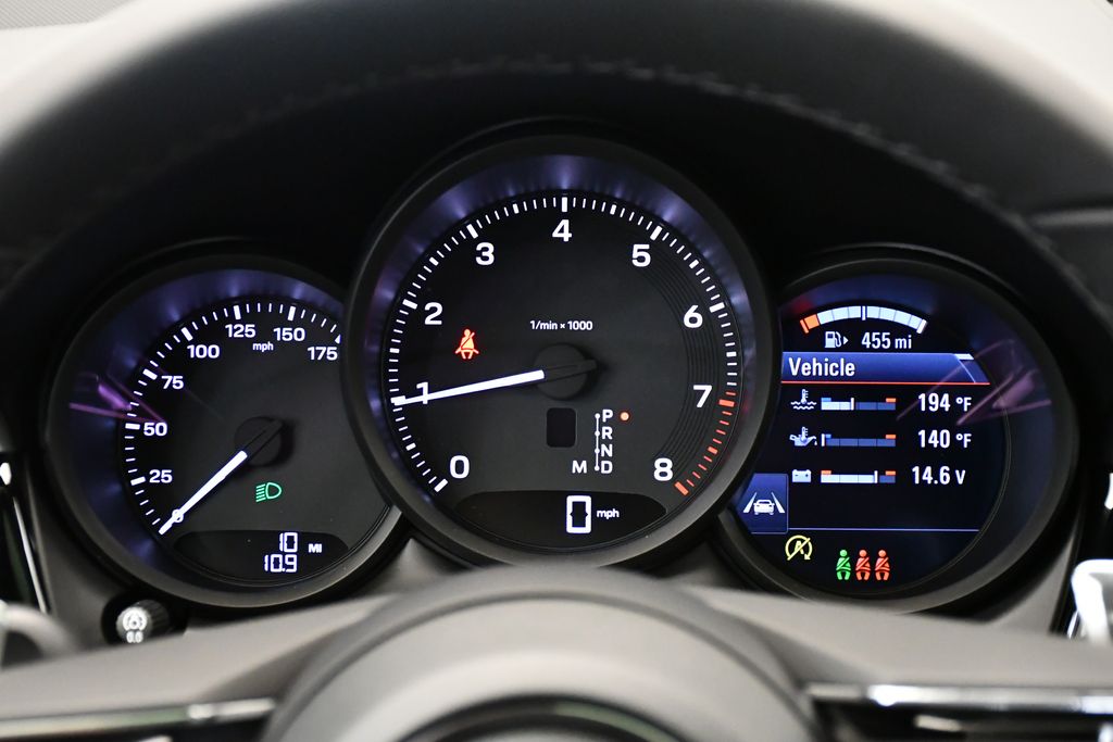 Thumbnail: 2026 Porsche Macan - 30