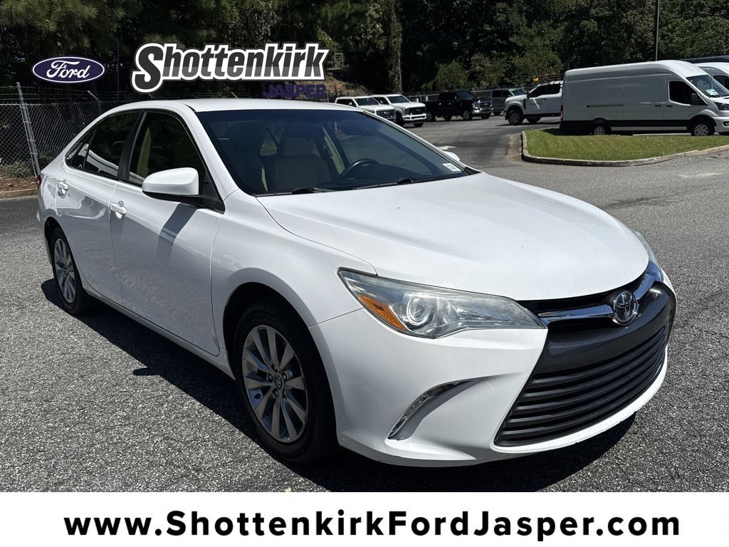2015 Toyota Camry Blanco (Super White) Sedán Tracción delantera 6 velocidades Automática
