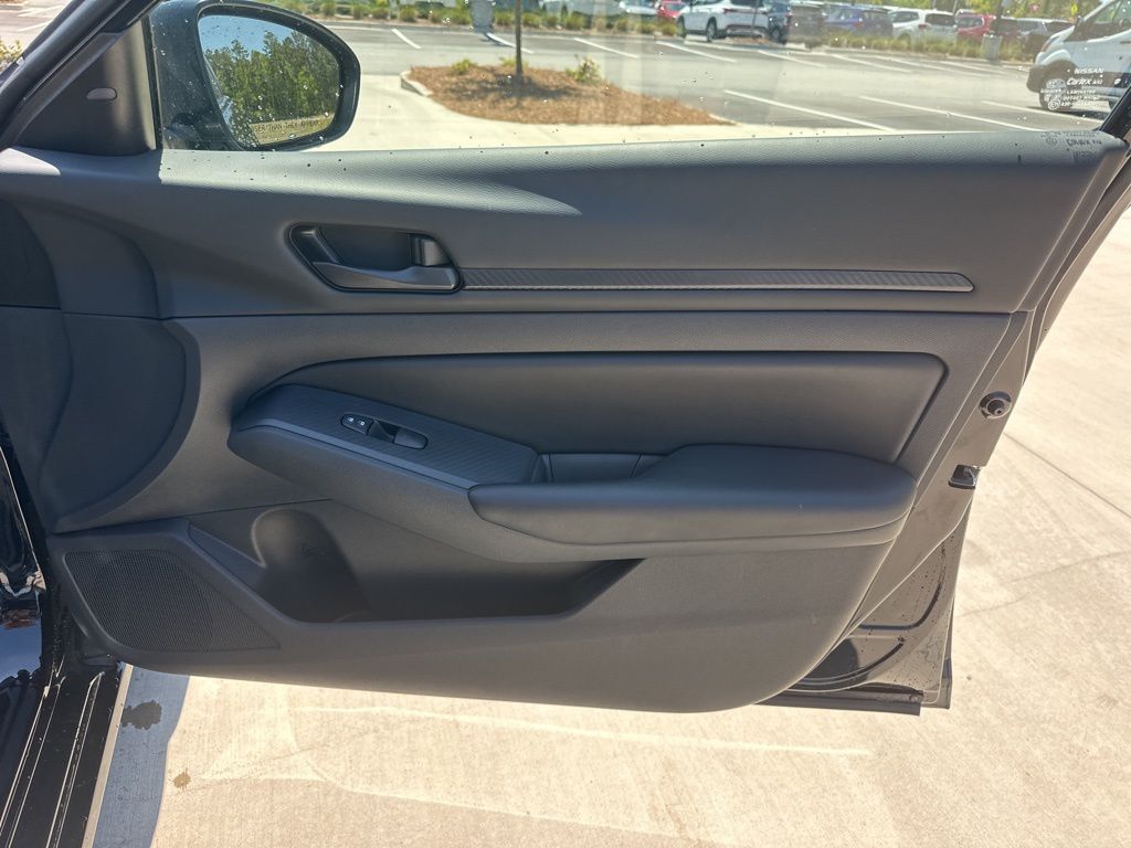 2024 Super Black Clearcoat Nissan Altima 2.5 S FWD Sedan