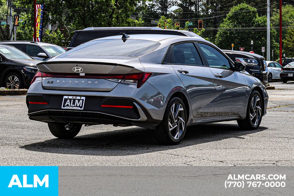 Used 2025 Silver Hyundai SEL Sport image 6