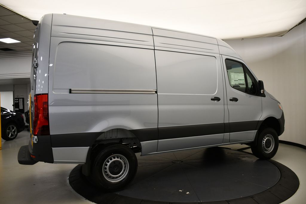 Thumbnail: 2025 Mercedes-Benz Sprinter - 9