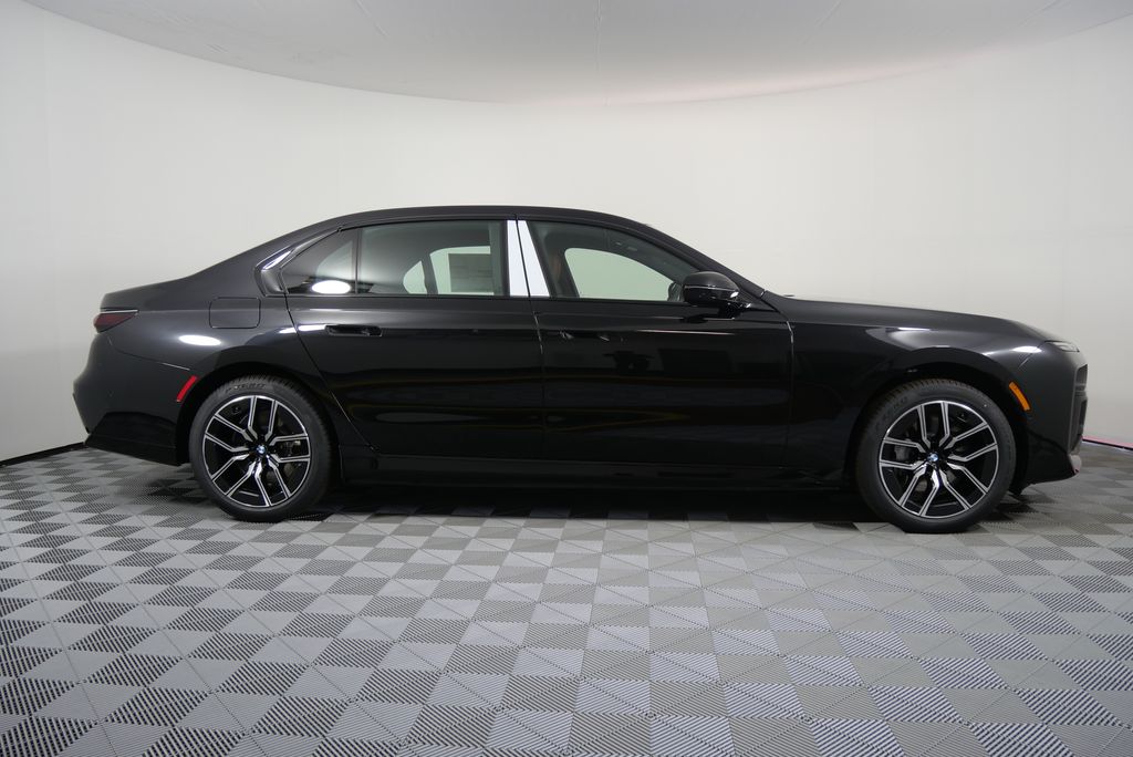Thumbnail: 2025 BMW 7 Series - 2