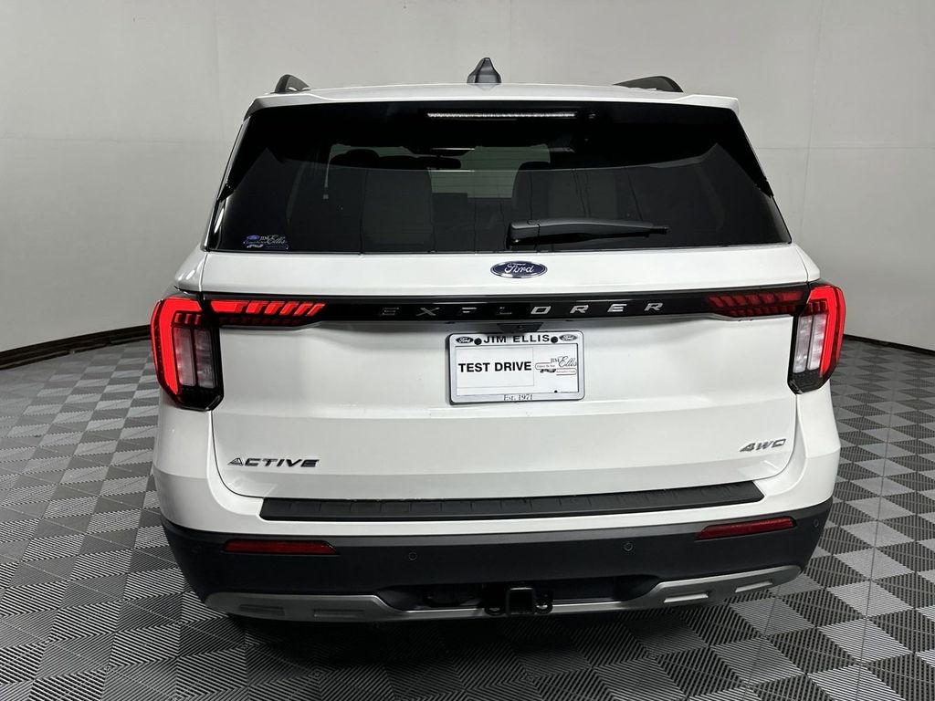 2025 Ford Explorer Active 6