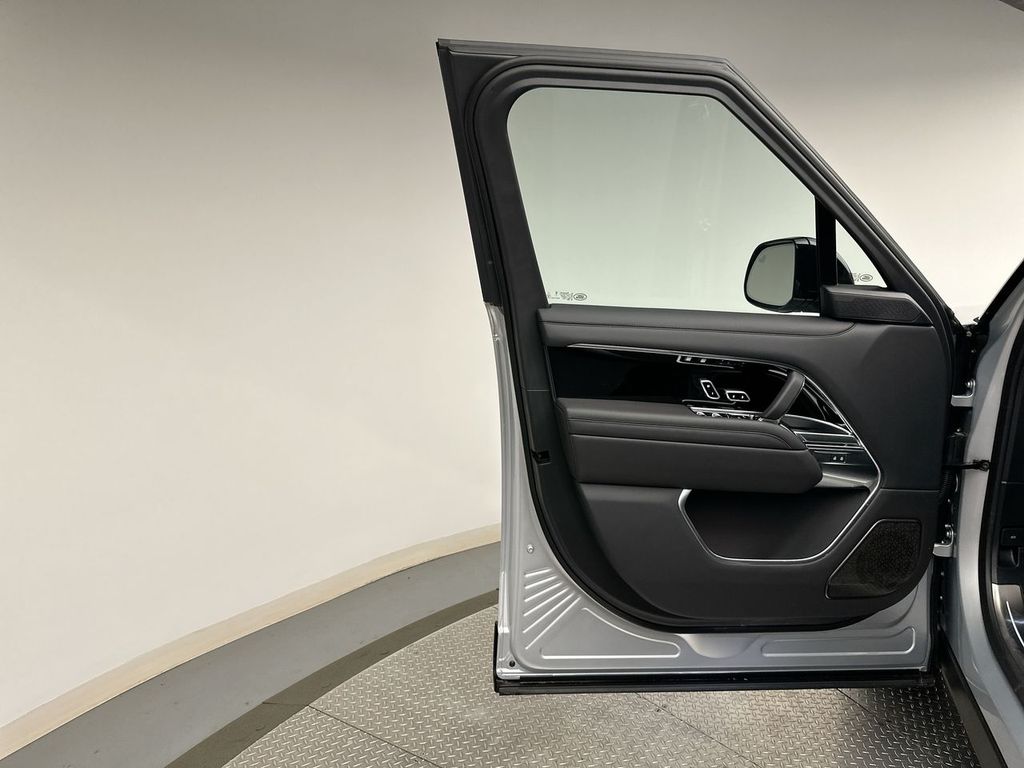 2025 Land Rover Range Rover Autobiography 9