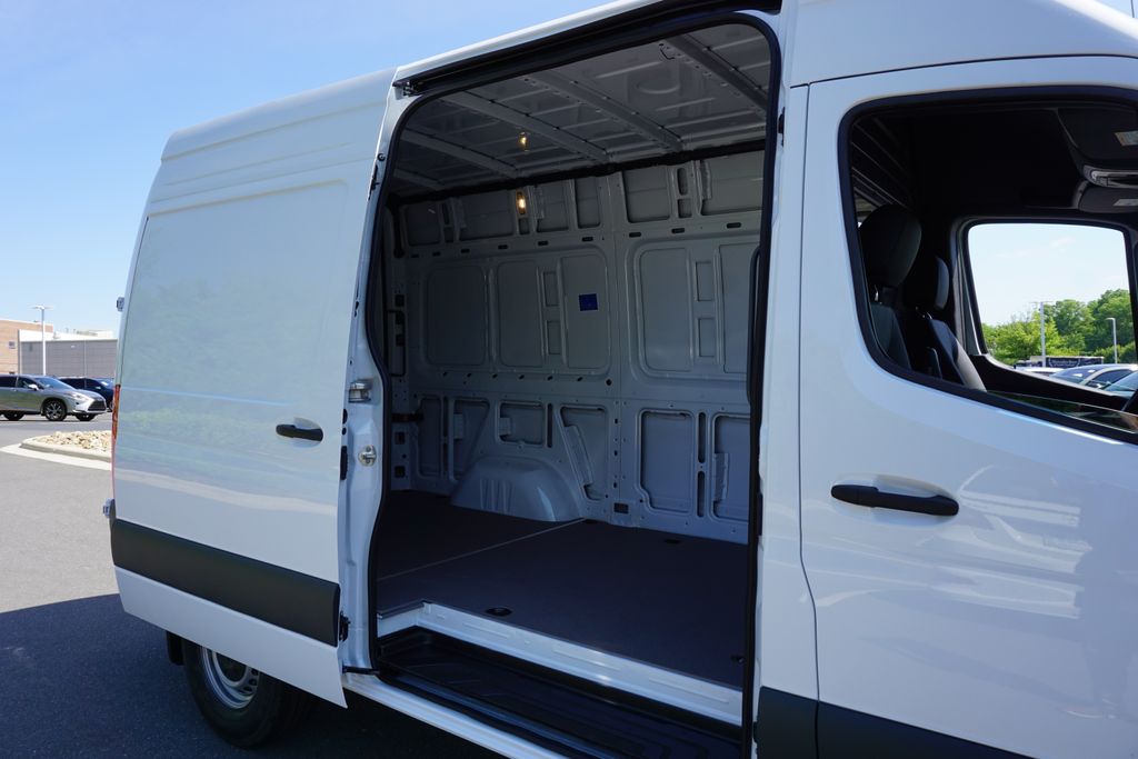 Thumbnail: 2025 Mercedes-Benz Sprinter - 17