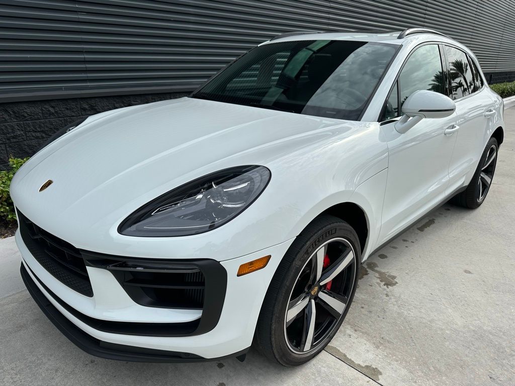 Thumbnail: 2023 Porsche Macan - 6
