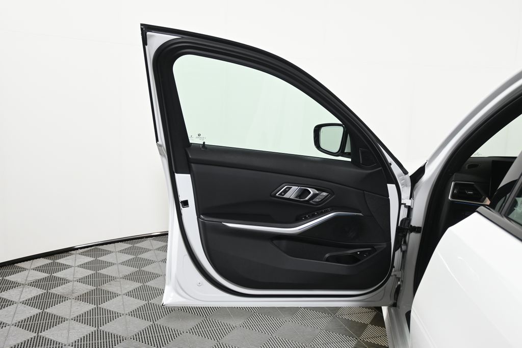 Thumbnail: 2023 BMW 3 Series - 28