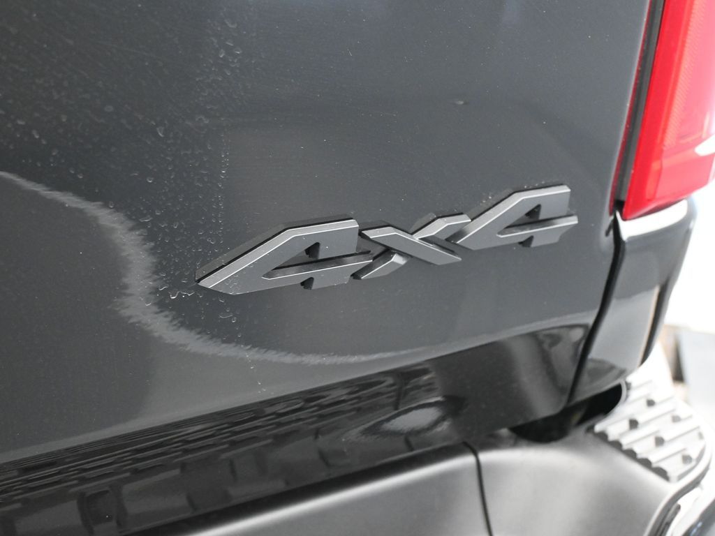 New 2026 Diamond Black Crystal Pearlcoat Ram Limited image 32