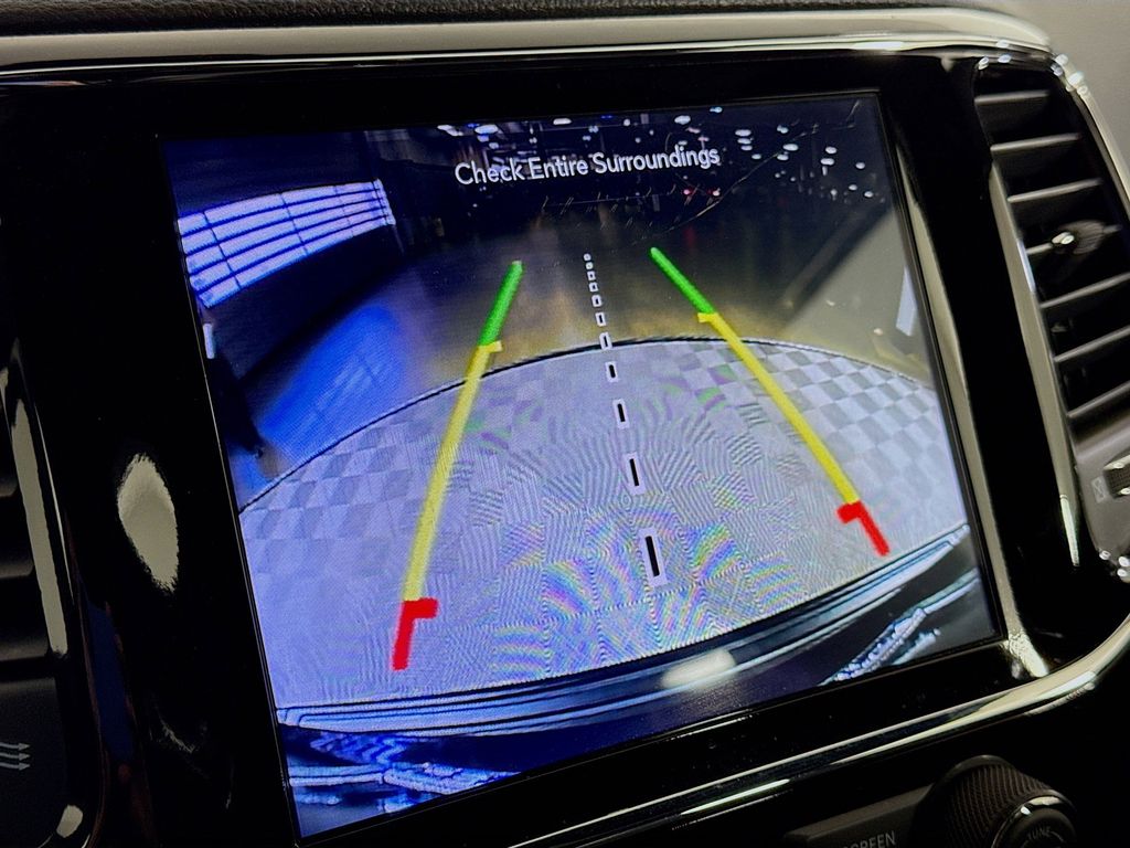 Thumbnail: 2021 Jeep Grand Cherokee - 14