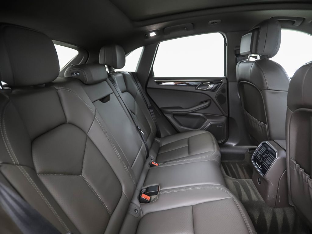 Thumbnail: 2020 Porsche Macan - 26