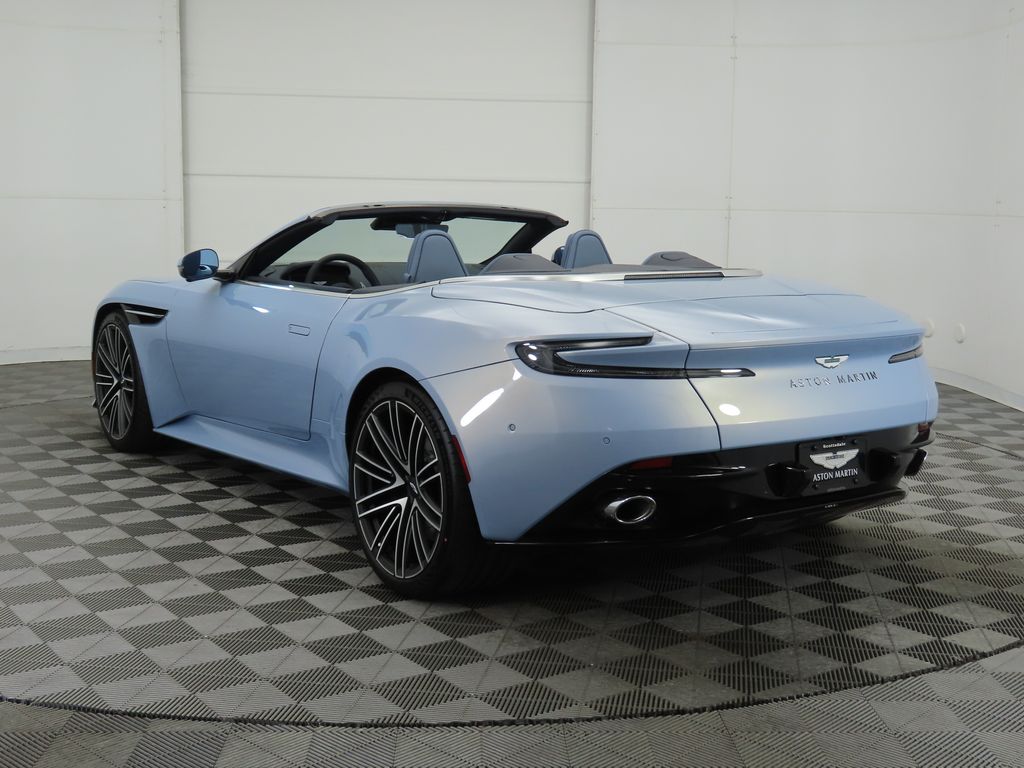 2025 Aston Martin DB12  7