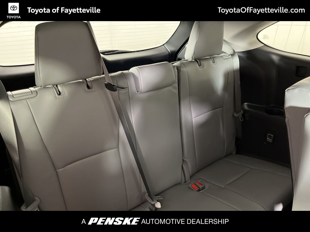 2025 Toyota Highlander XLE 11