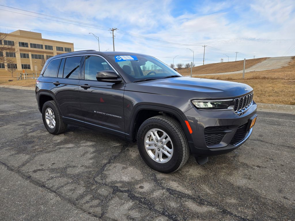 2023 Jeep Grand Cherokee Laredo 4WD