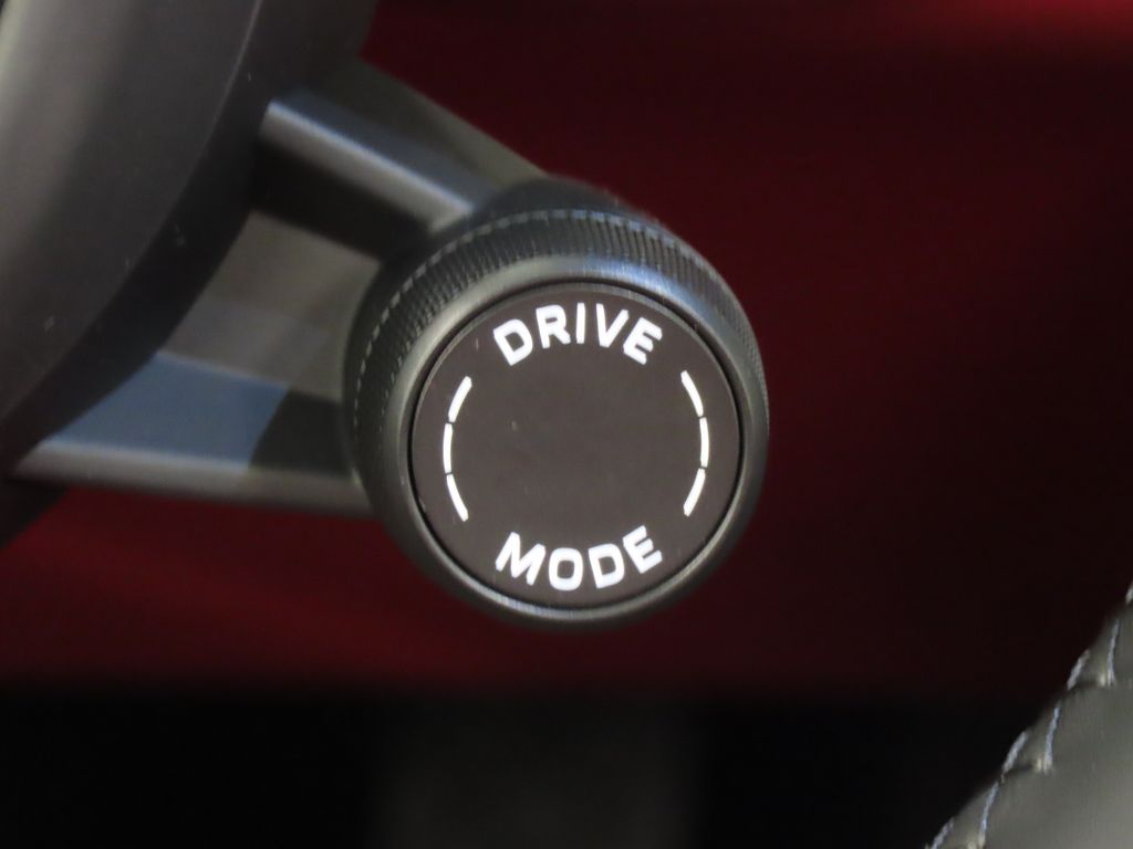 Thumbnail: 2026 Porsche Macan - 23