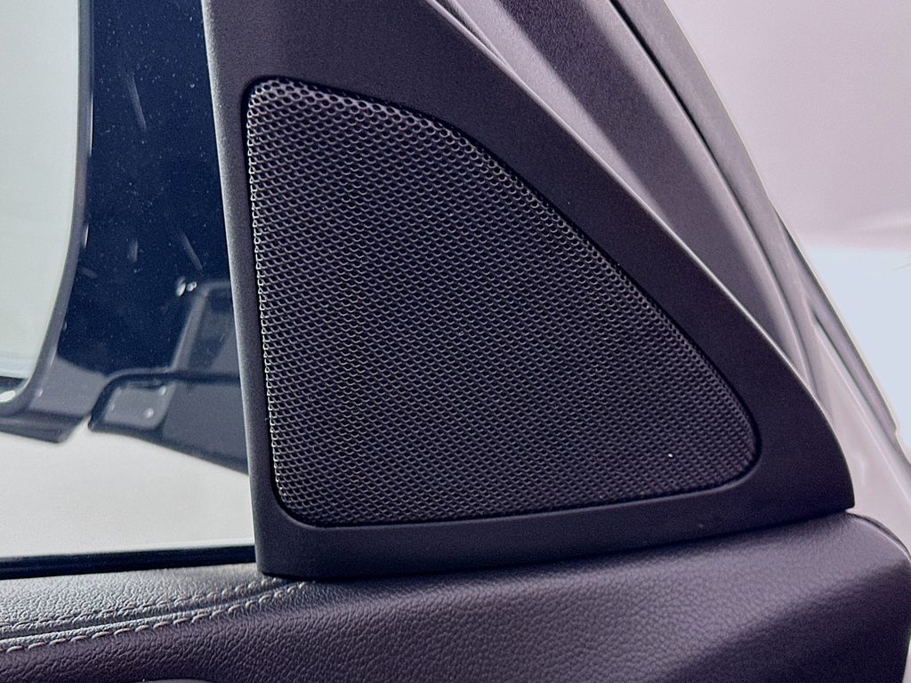 Thumbnail: 2022 BMW X6 - 19