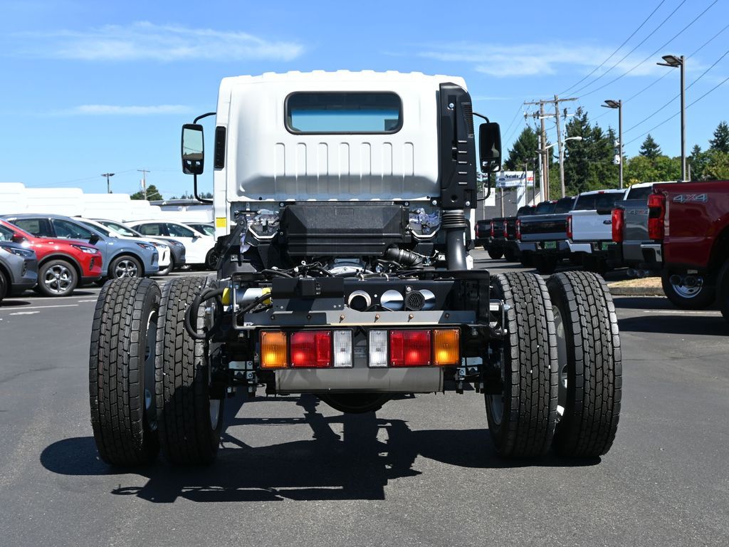 2025 Isuzu NRR 