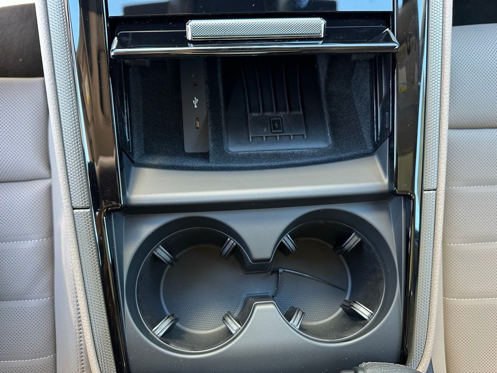 Thumbnail: 2026 Porsche Panamera - 24