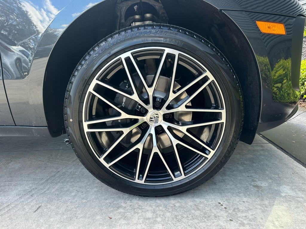 Thumbnail: 2026 Porsche Macan - 15