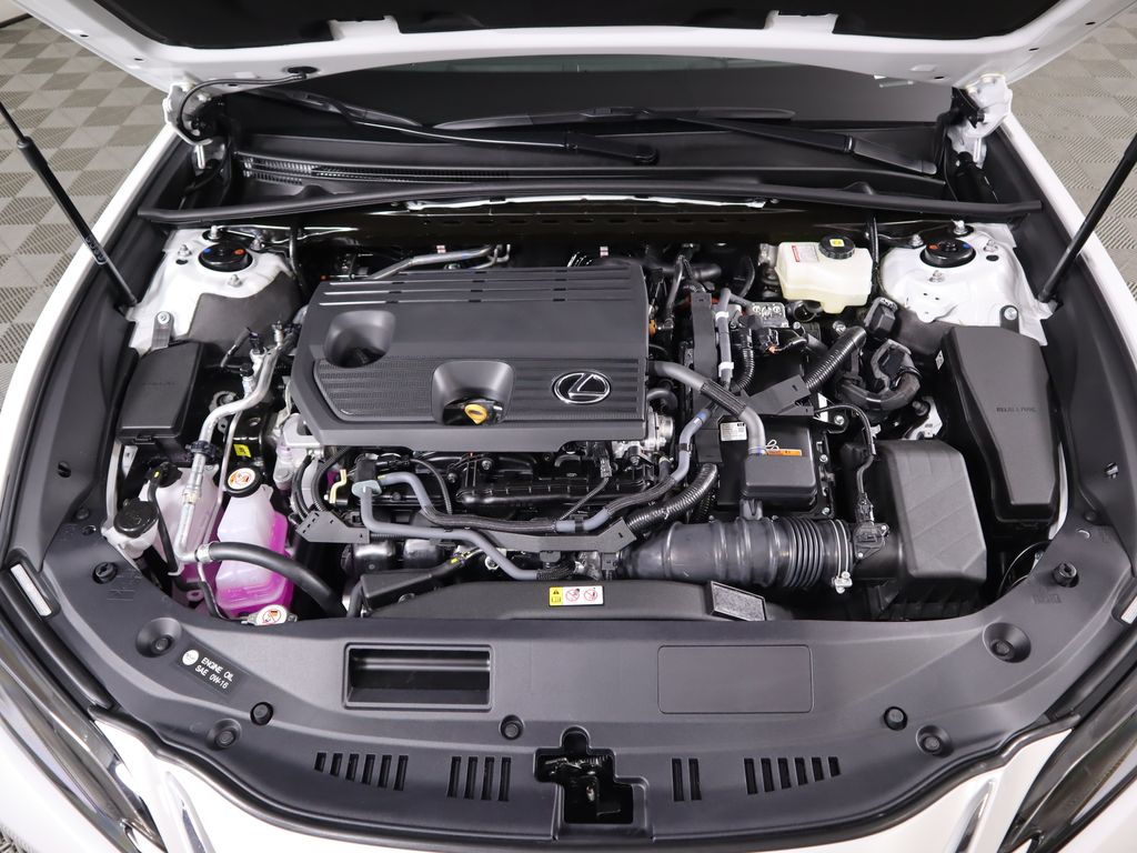 Used 2025 White Lexus 300h Luxury image 30