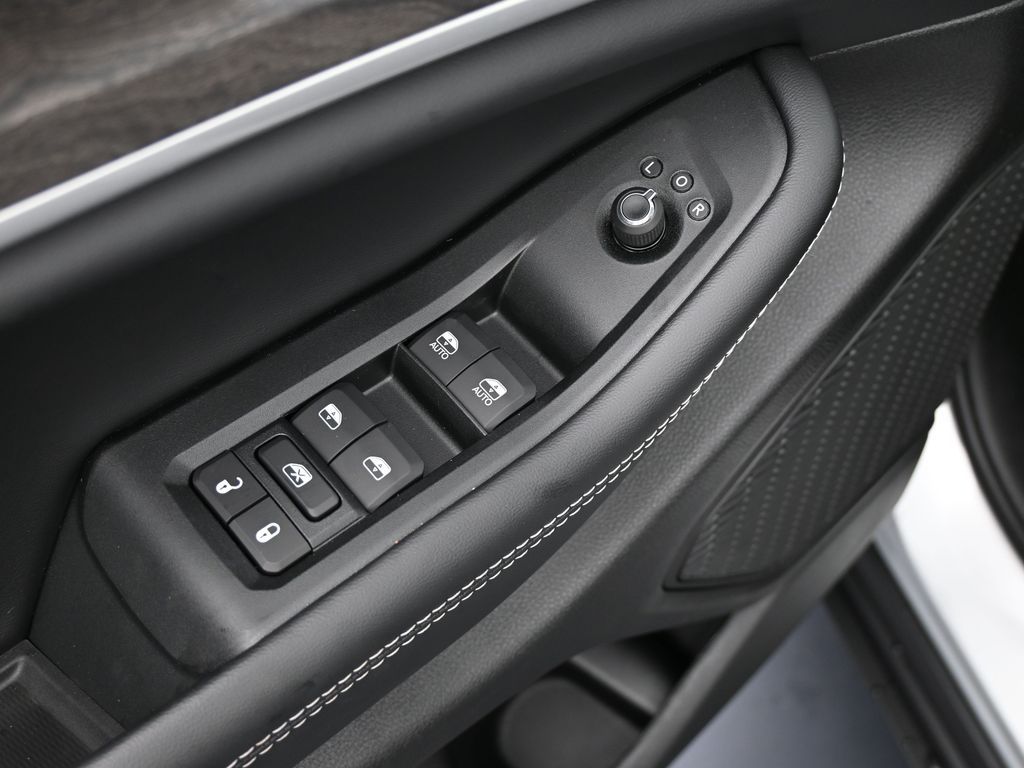 New 2026 Silver Zynith Jeep Laredo image 16