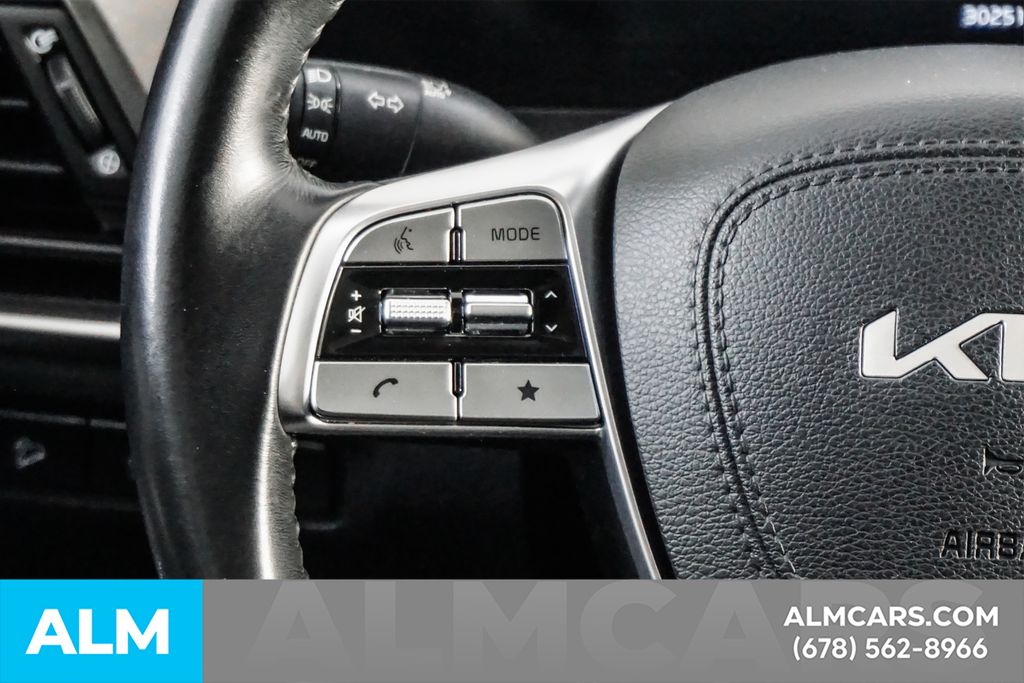 Used 2025 Black Kia S image 26