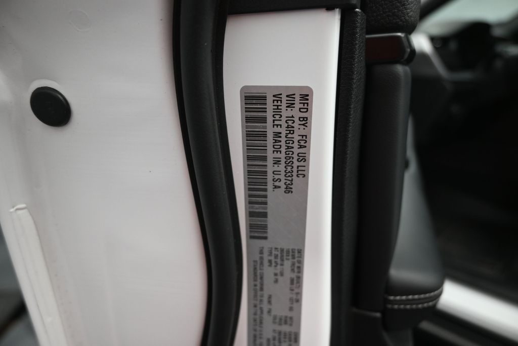 Used 2025 Jeep Grand Cherokee SUV