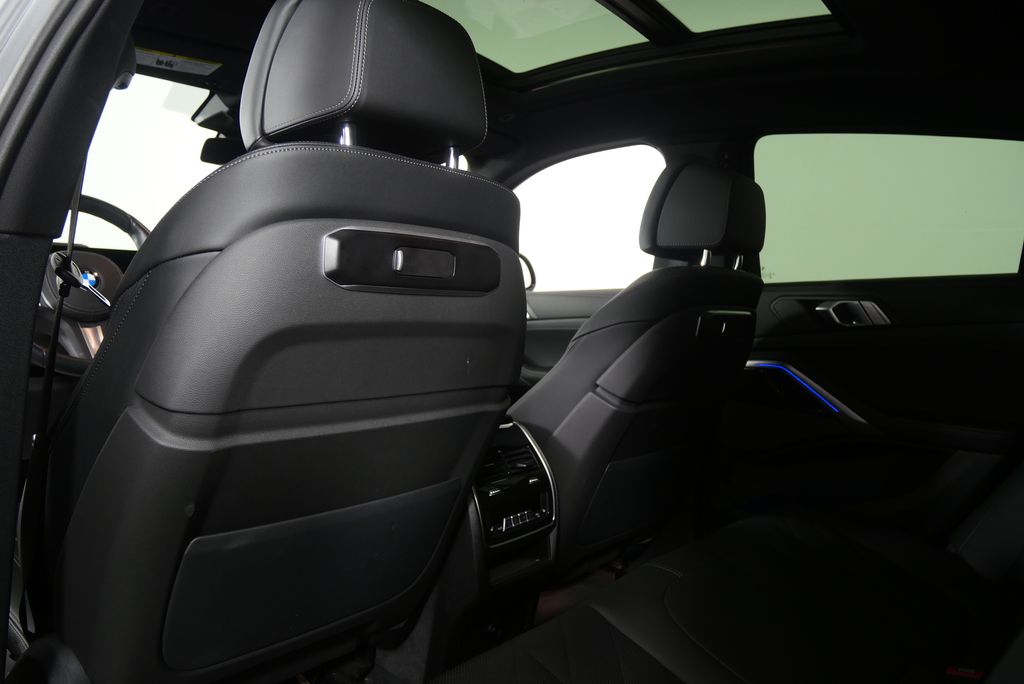 Thumbnail: 2025 BMW X6 - 18