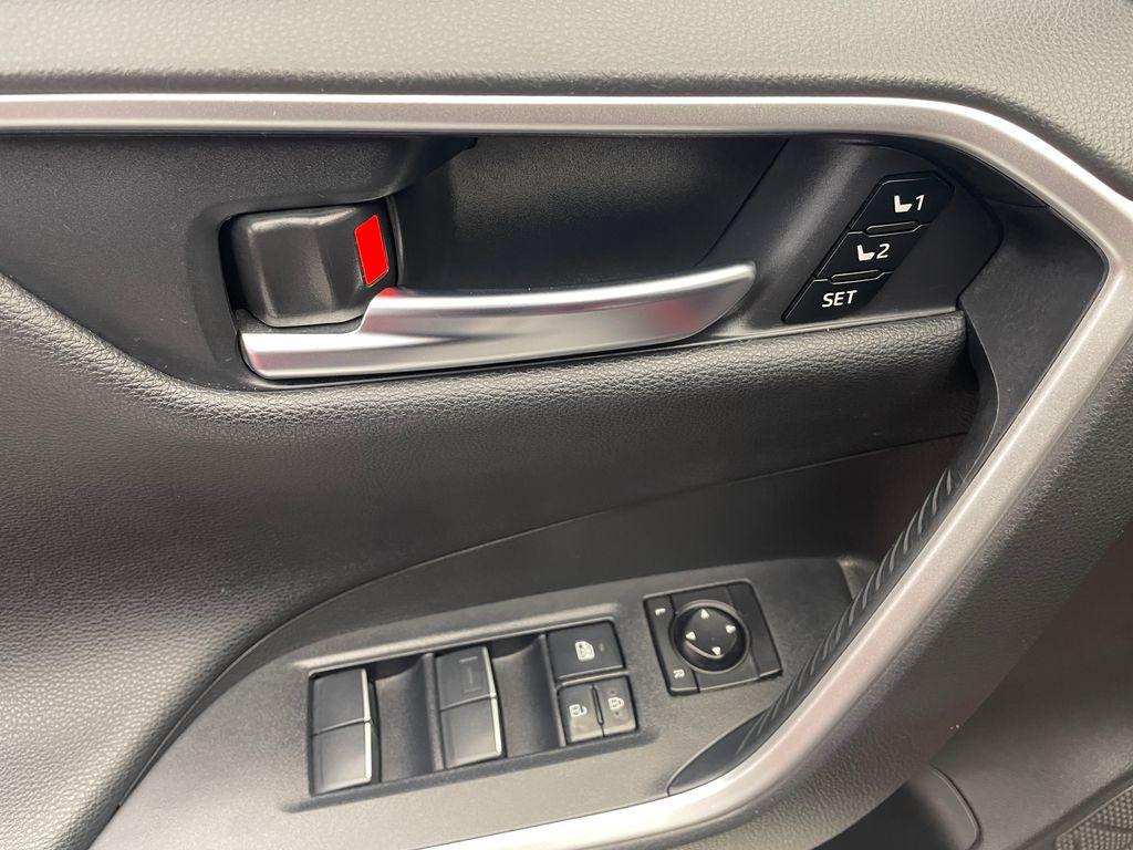 Thumbnail: 2021 Toyota RAV4 - 10