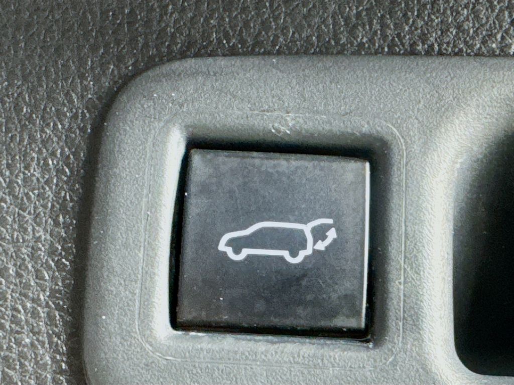 Used Car 2021 Toyota Highlander  Xle For Sale Under $30,000 In Austin, Texas