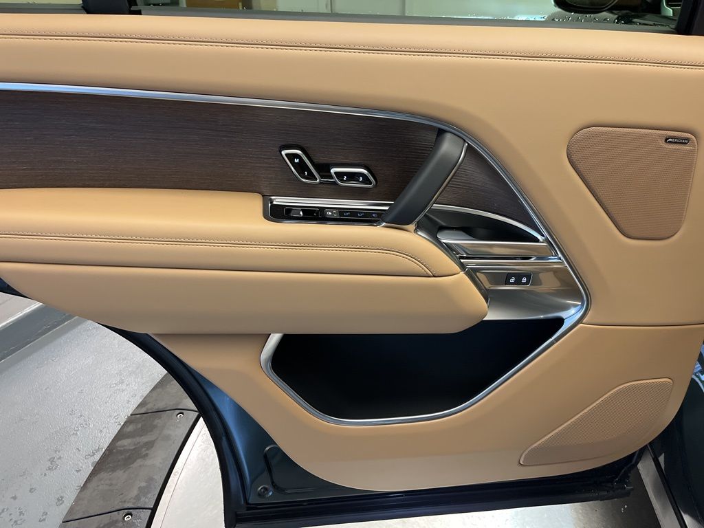 Thumbnail: 2025 Land Rover Range Rover - 24