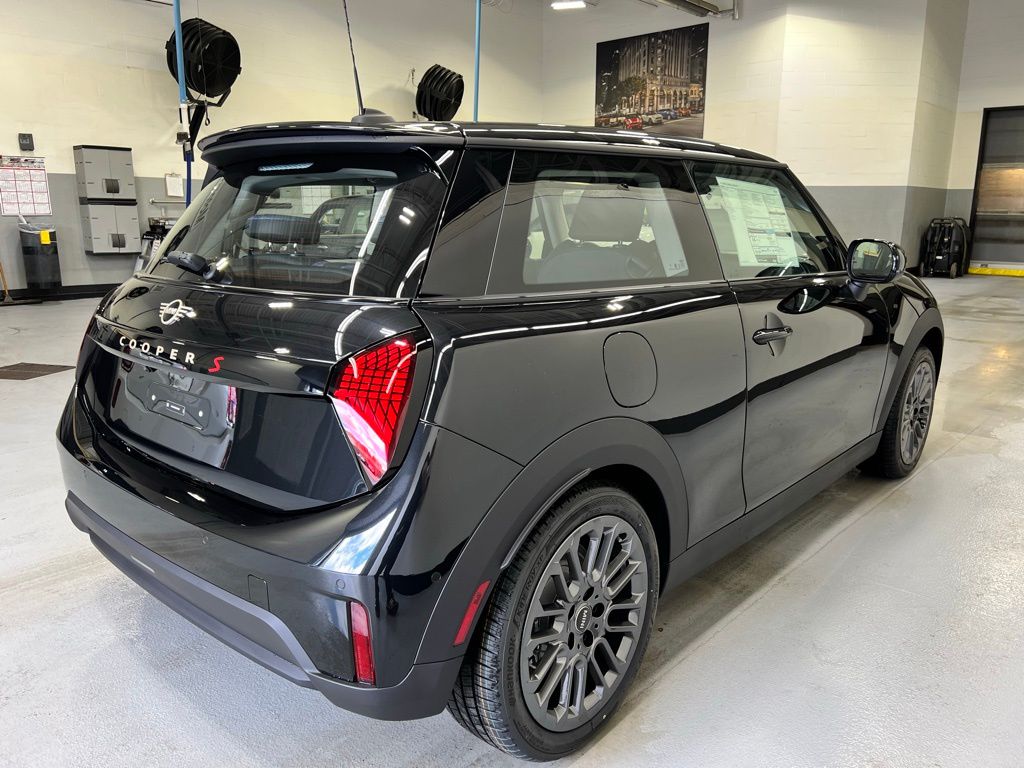 2025 MINI Cooper S 8