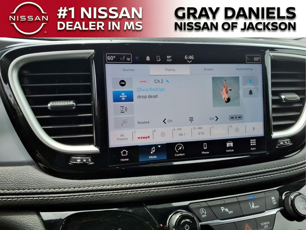 Used 2022 Chrysler Pacifica Van