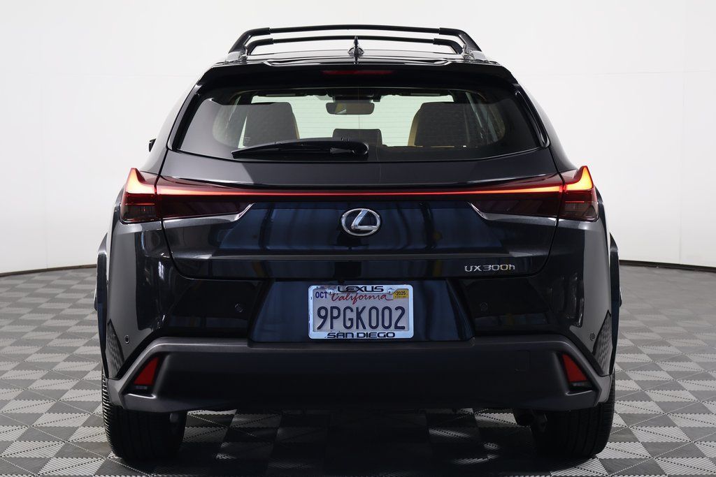 Thumbnail: 2025 Lexus UX - 5