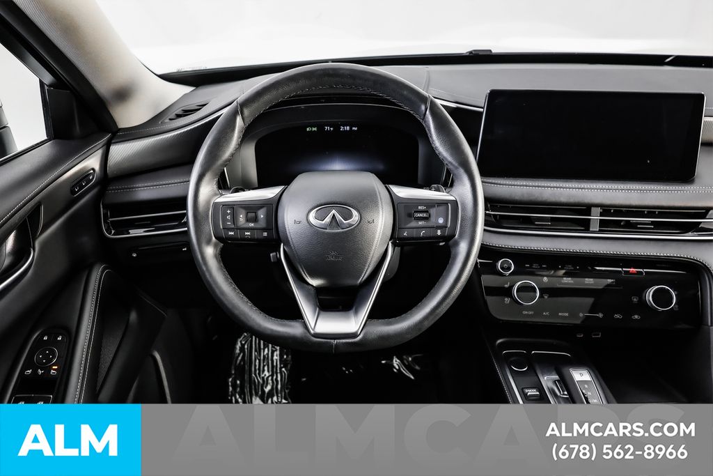 Used 2024 White INFINITI LUXE image 30