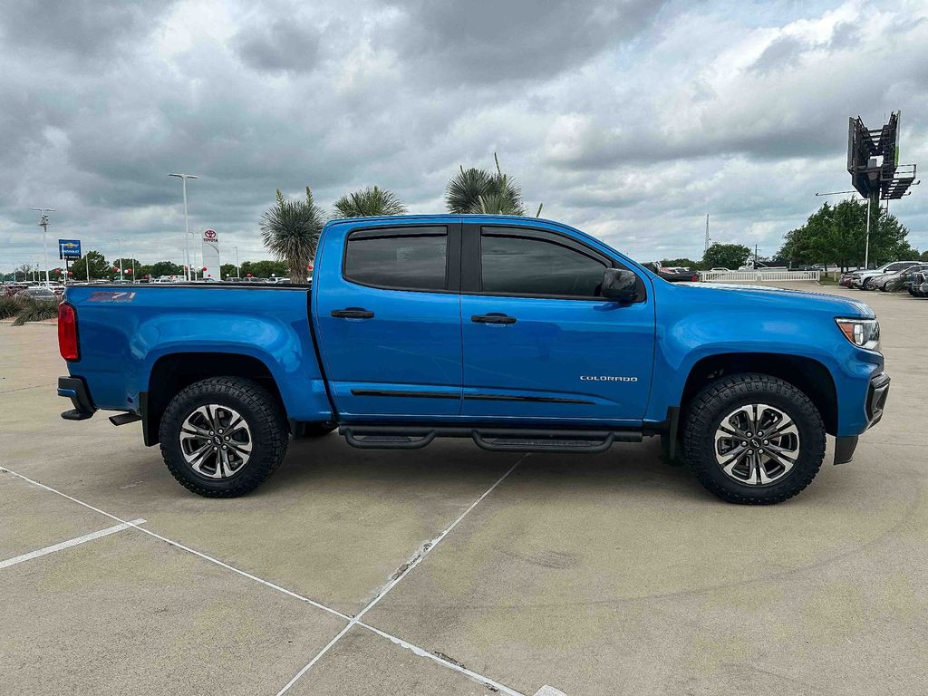 View vehicle photo 2