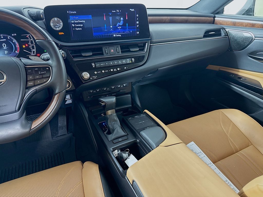 2022 Lexus ES  24