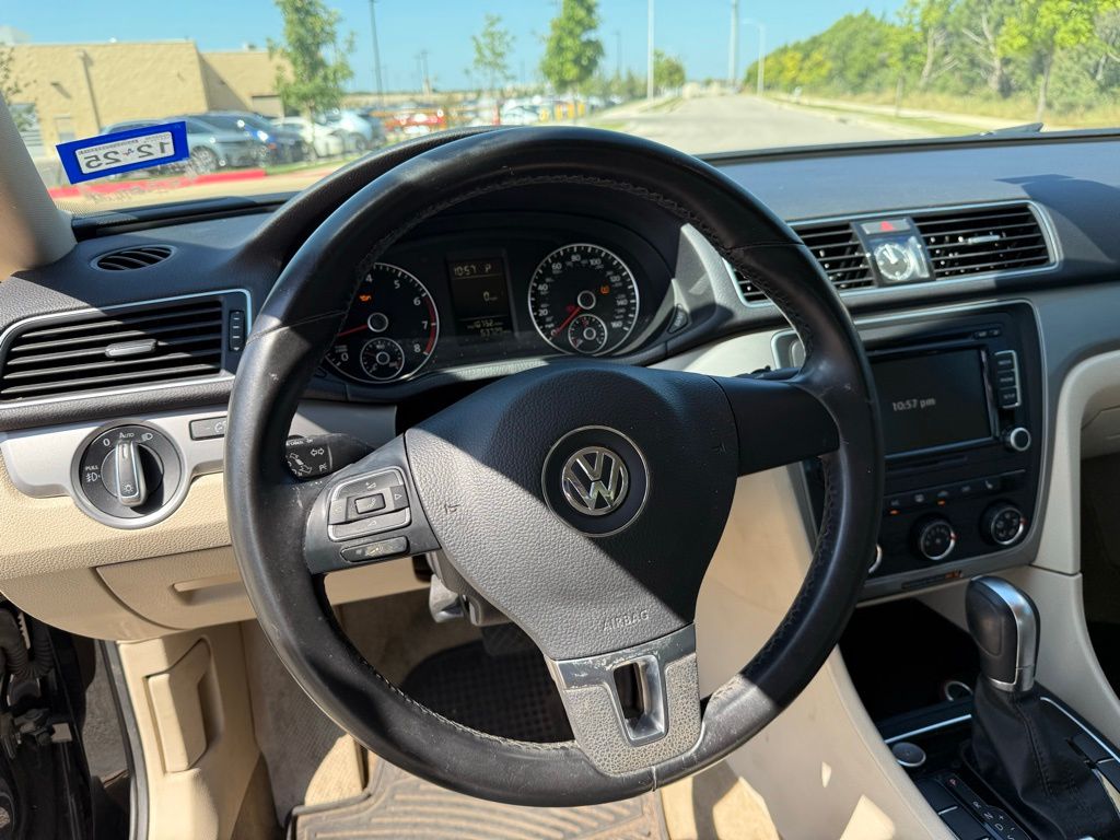 Thumbnail: 2015 Volkswagen Passat - 9