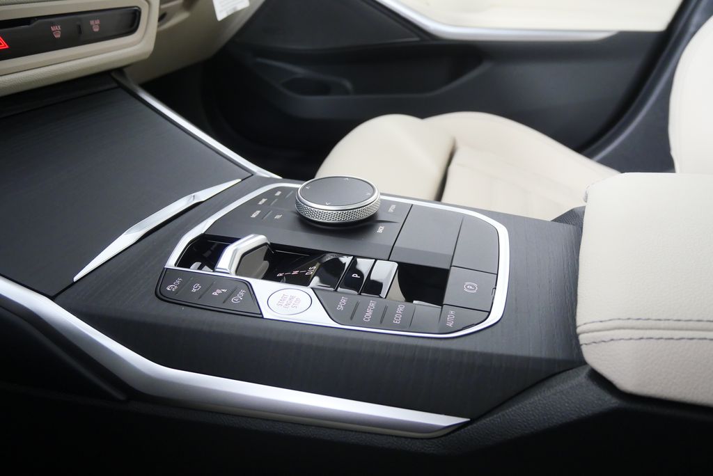 Thumbnail: 2026 BMW 3 Series - 26