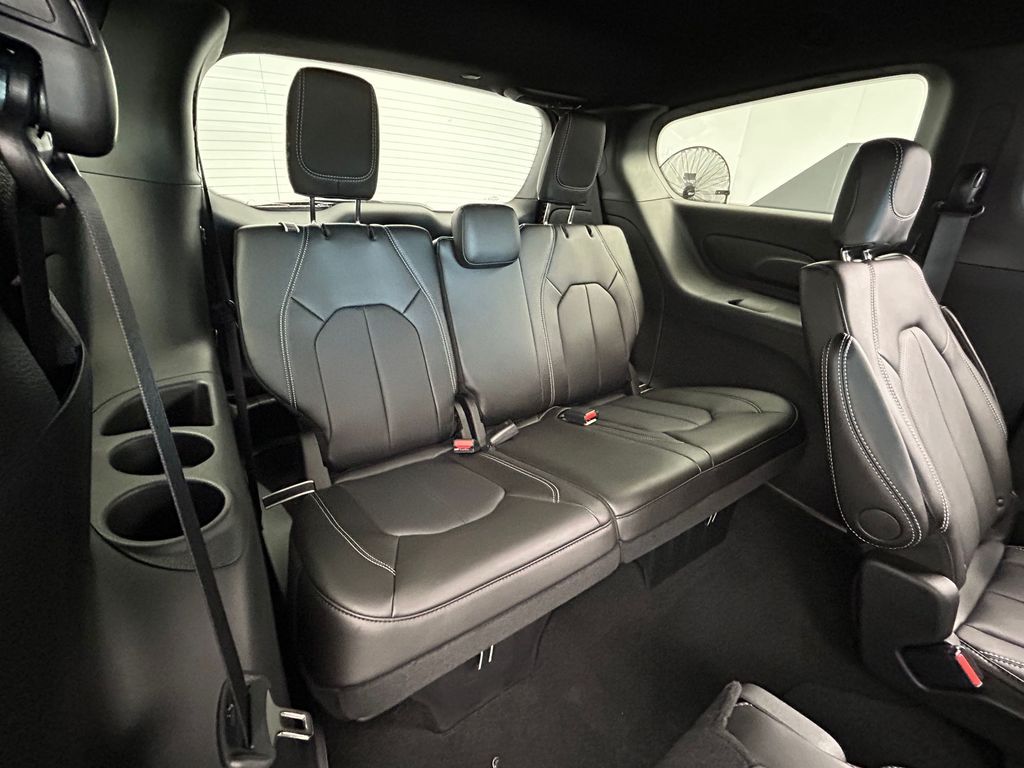 New 2026 Bright White Clearcoat Chrysler Select image 38