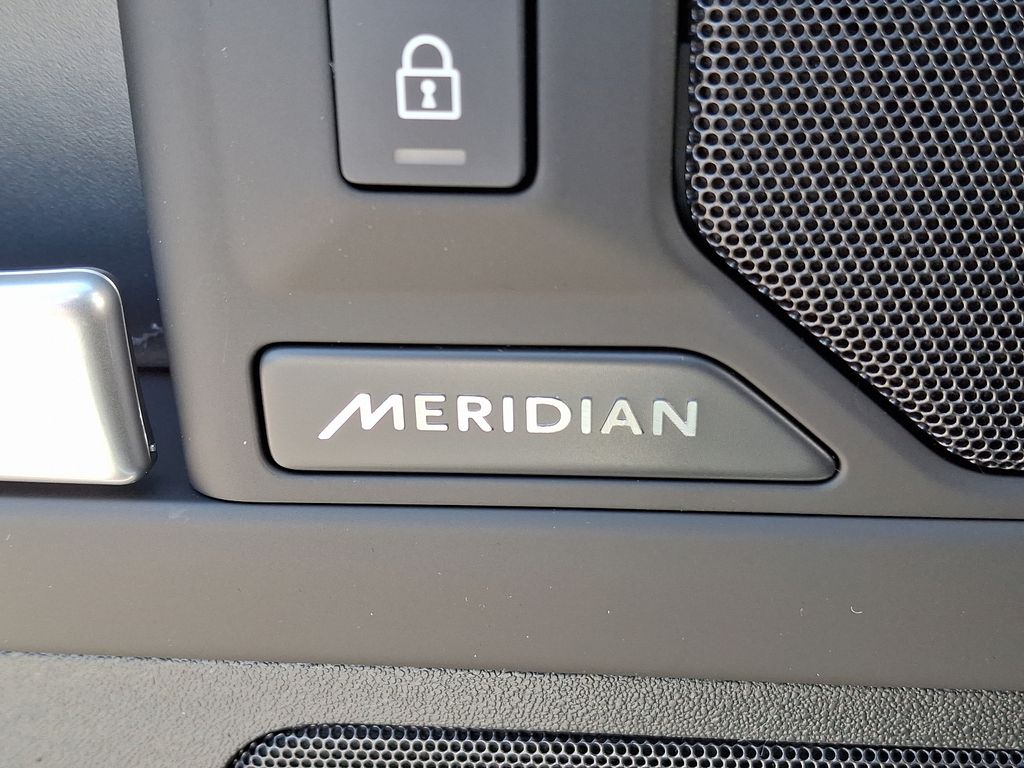 2025 Land Rover Defender 110 17
