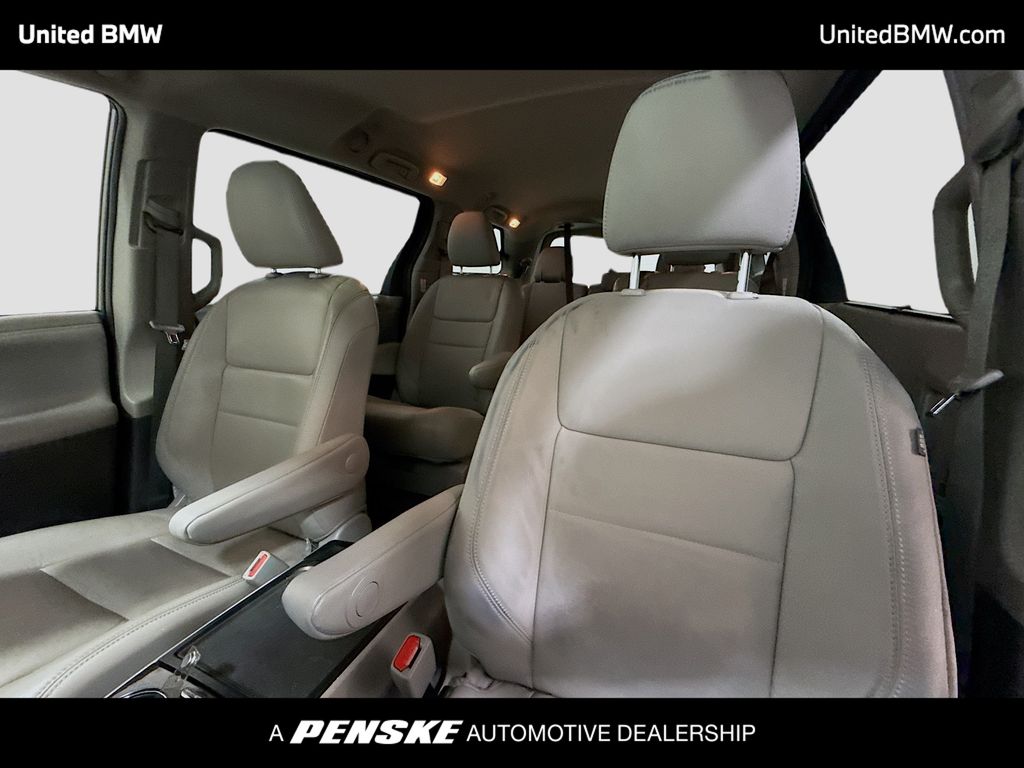Thumbnail: 2020 Toyota Sienna - 5
