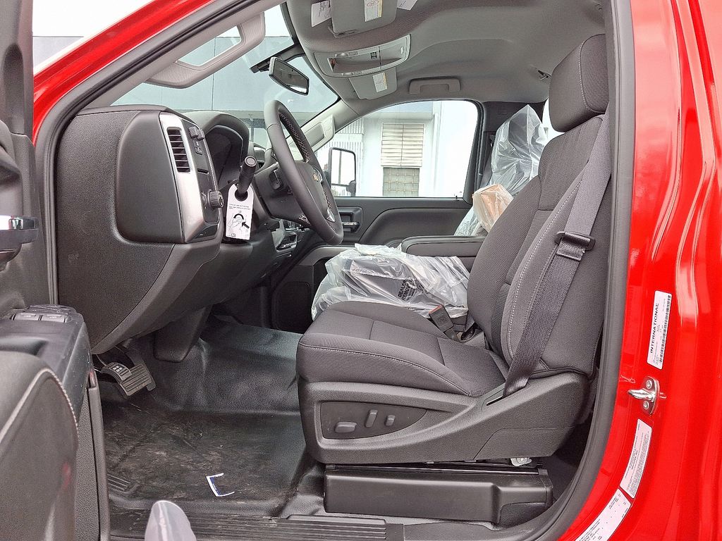 2024 Chevrolet Silverado 5500HD 1LT - 8