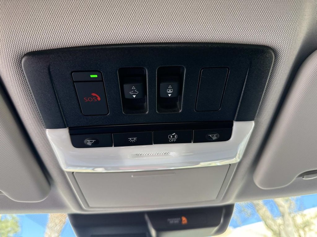 2025 Mitsubishi Outlander Plug-in Hybrid SE - Photo 40