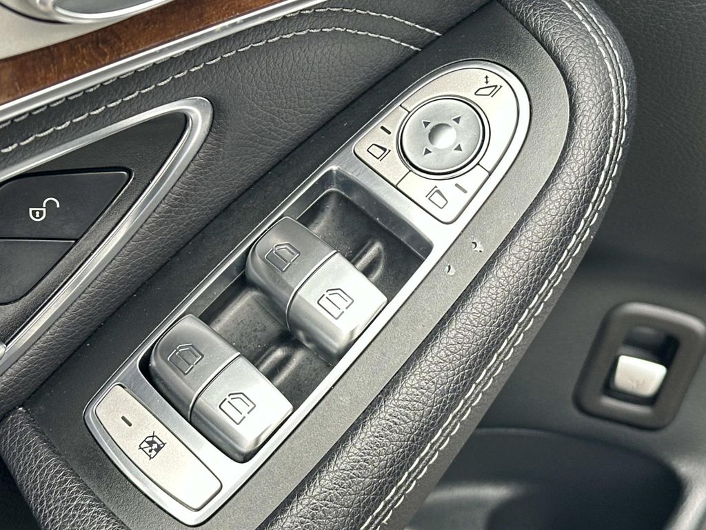 Thumbnail: 2016 Mercedes-Benz GLC - 31