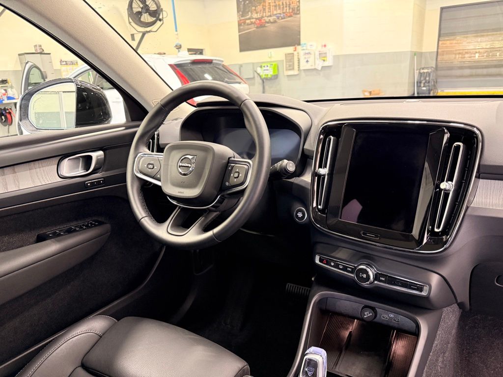 Thumbnail: 2026 Volvo XC40 - 28