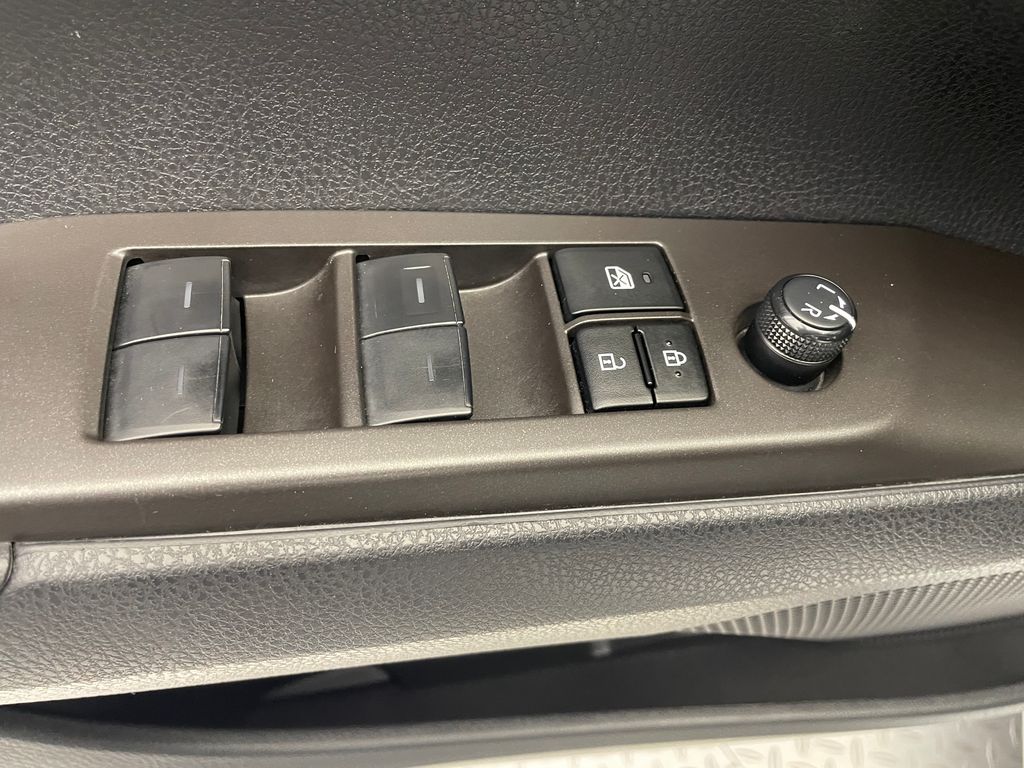 2023 Toyota Camry SE 10
