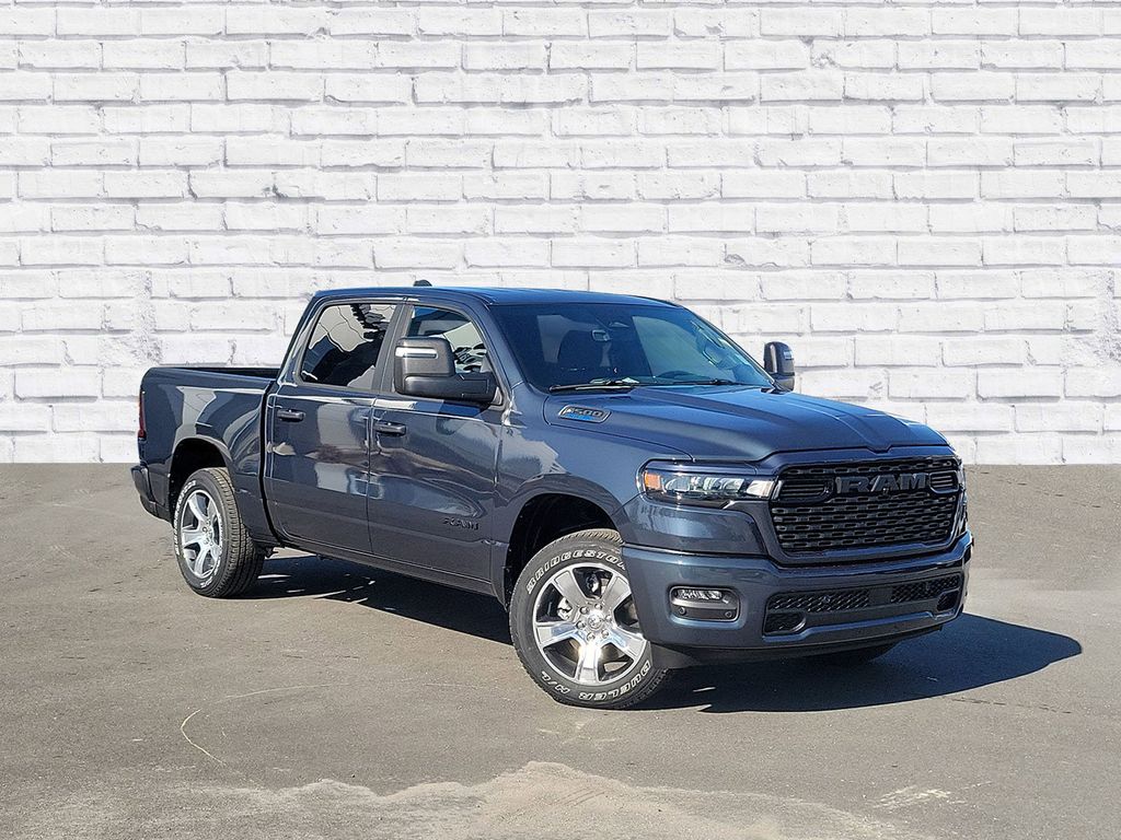2026 RAM 1500 Express Crew Cab 4WD