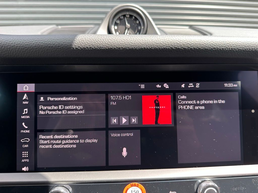 2025 Porsche Macan  25